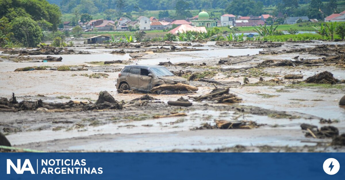 Las inundaciones causaron 43 muertos y 15 desaparecidos en Indonesia