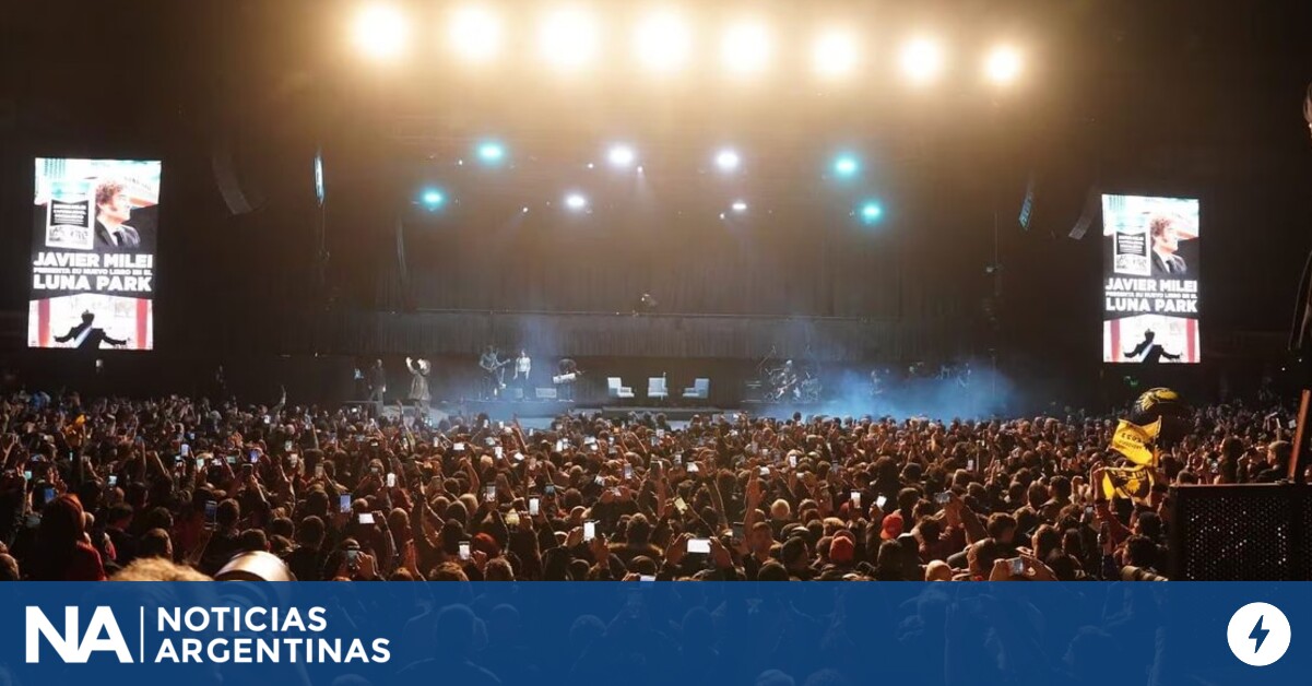 Suspicacias por "Yuyito" en la primera fila y cánticos de la gente contra Pedro Sánchez: la trastienda del acto en el Luna Park