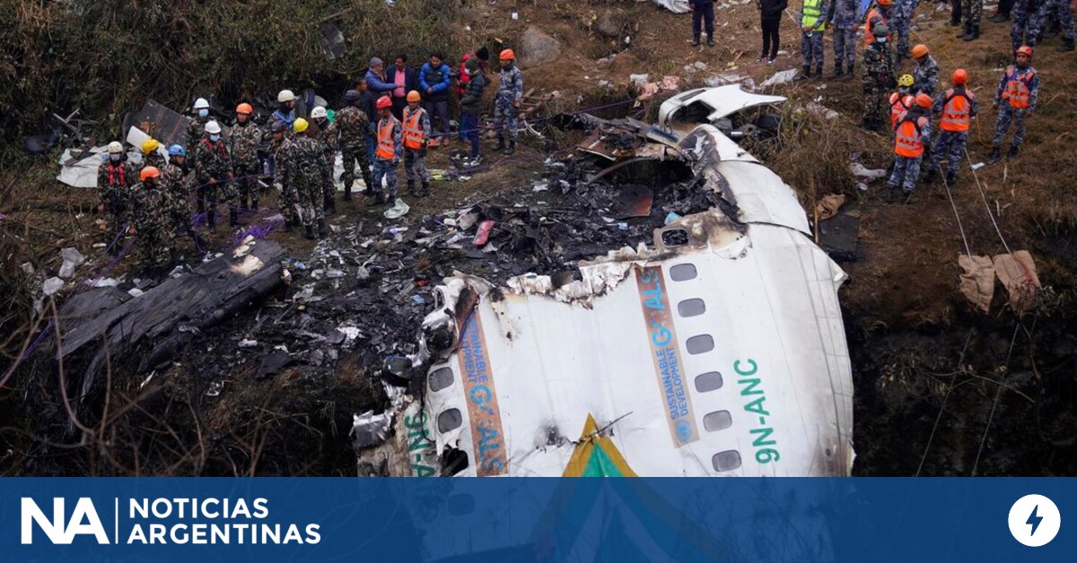 Tragedia en Nepal: se estrelló un avión y murieron 18 personas