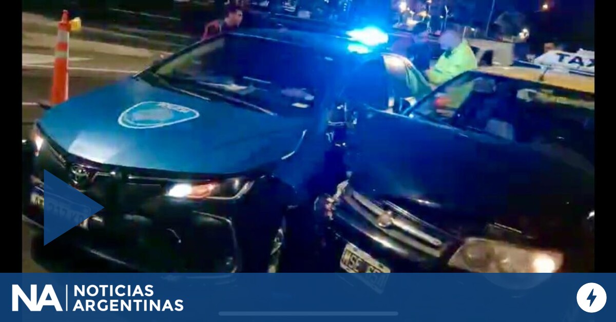 Accidentes en General Paz: un auto chocó, volcó y un patrullero fue embestido por un taxi