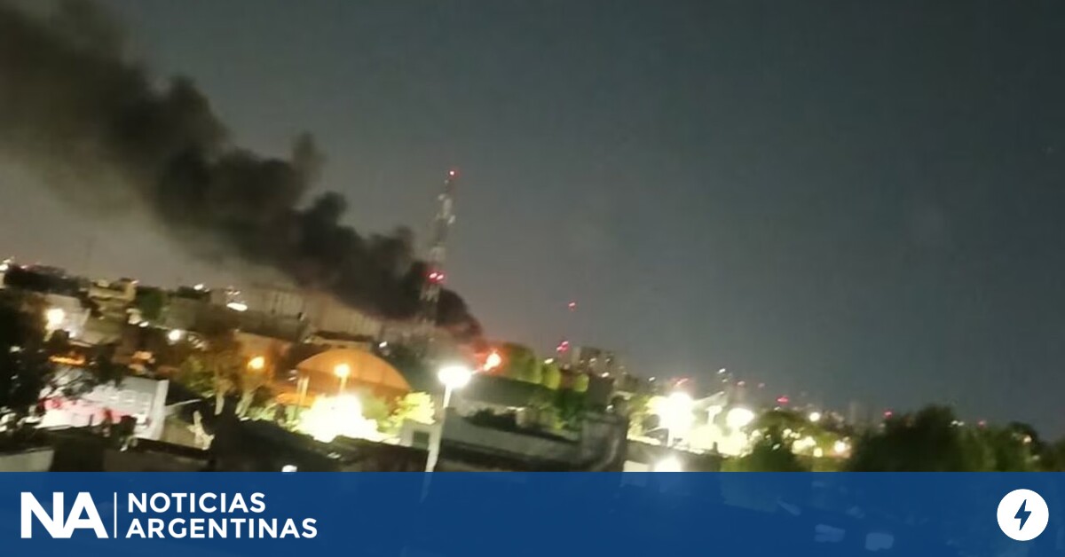 Se incendia una fábrica en Avellaneda: trabajan 17 dotaciones de bomberos