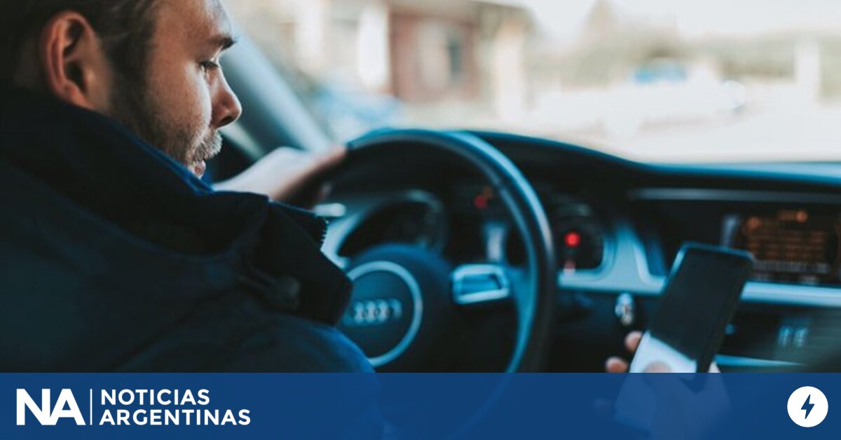 El celular, un peligro al volante: más de 200 mil personas lo usan cuando manejan 