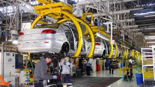 Caputo anunció una baja de aranceles e impuestos para la industria automotriz